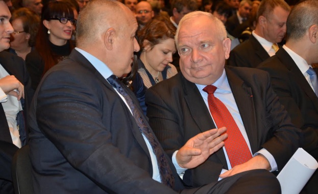 Председателят на ЕНП: Положението в България ме тревожи