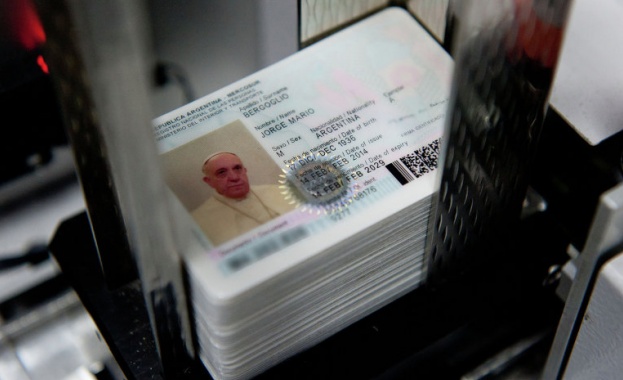 Папата в очакване на новия си паспорт