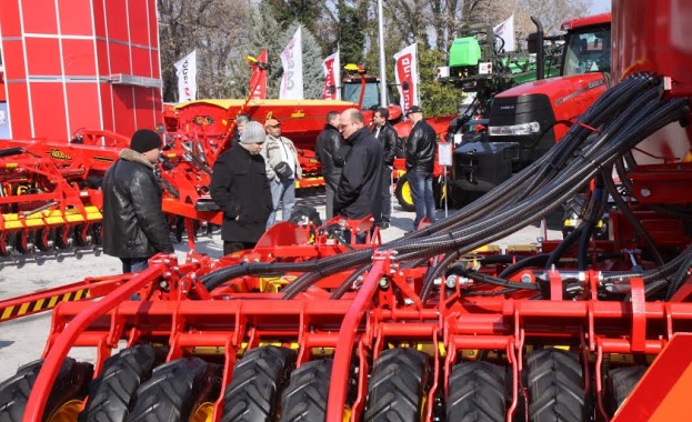 Комбайн - рекордьор на Гинес, на изложението „Агра“ в Пловдив