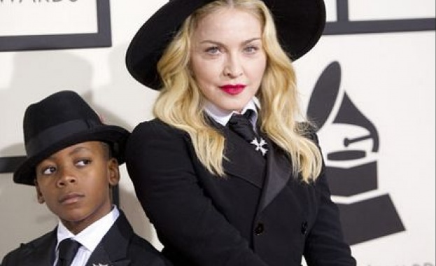 Мадона обзаведе синчето си със златни зъби