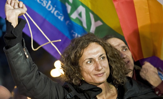 Изгониха трансексуалната Владимир Луксурия от Сочи