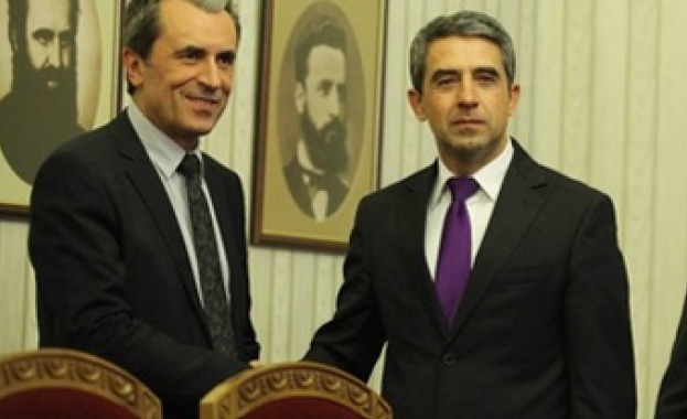 Плевнелиев и Орешарски обсъдиха обстановката в Украйна 