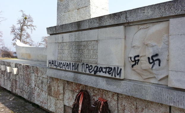 Оскверниха паметника на Георги Димитров във Варна