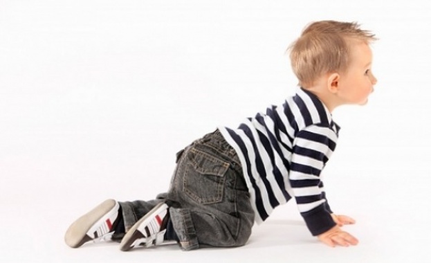 Тестостеронът пречи на момченцата да развиват речта си  