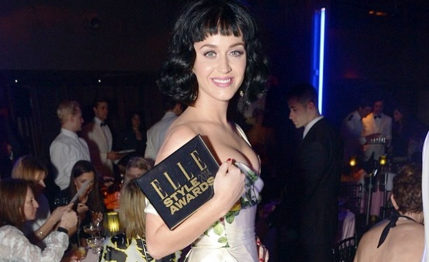 Кейти Пери се окичи с приз за "Жена на годината" 