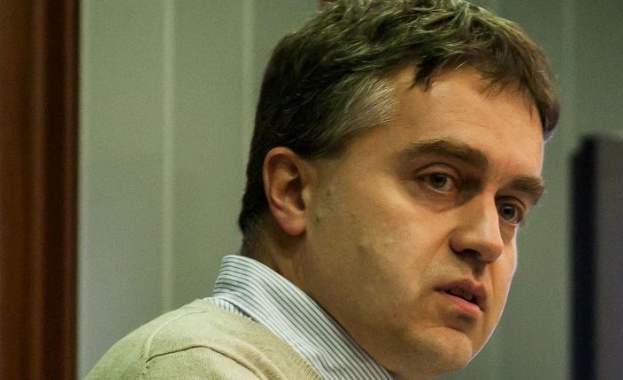 Владимир Шопов: Тръмп иска да тества докъде може да стигне с митата като политически инструмент Владимир Шопов: Тръмп иска да тества докъде може да стигне с митата като политически инструмент