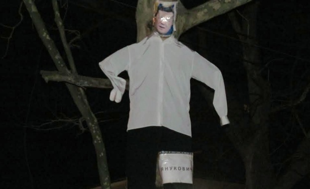 Обесиха Янукович във Варна