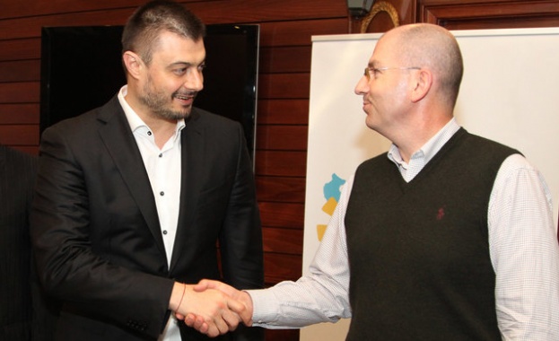 ЗНС се присъеди към Бареков, Румен Йончев също