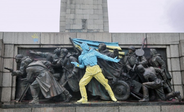 Социалистите в Общинския съвет: Фандъкова да възстанови поруганите паметници