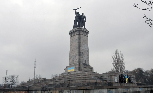 Техника изпратена от областния управител на София се позиционира около