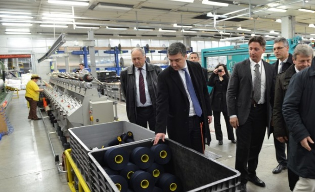 Министър Стойнев не е доволен от програма "Джереми"