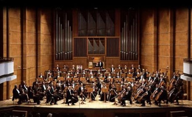 Ученик на Херберт фон Караян дирижира оркестъра на Софийска филхармония