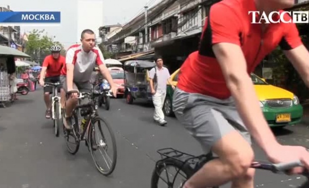 Руски авантюристи потеглиха от Банкок за Воронеж на колела