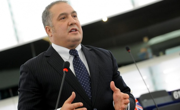 Бинев предупреди за последиците от приемането на новия ИК