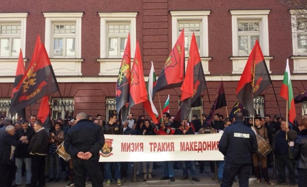 Българи от Македония: София ни изоставя, правителството да си ходи