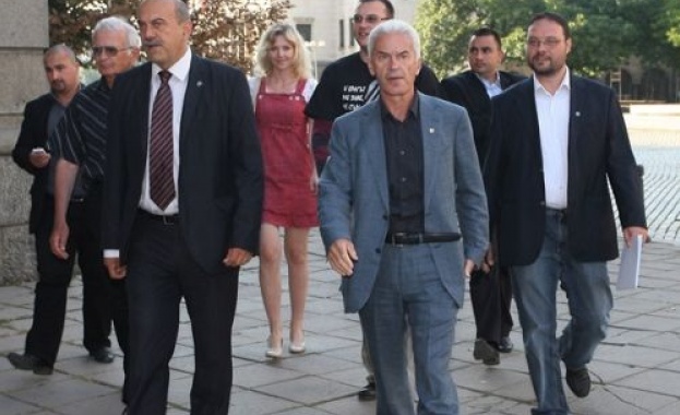 Атакисти и полиция в сблъсък на "Дондуков"