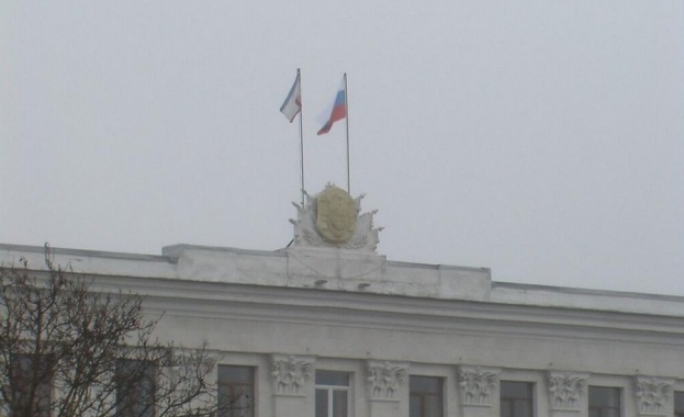 Неизвестни превзеха сградите на регионалния парламент и правителството в Крим
