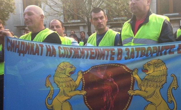 Синдикатът на служителите в затворите в защита на зам.-министър Ангелов