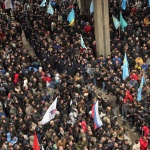 Над 1500 души пред сградата на Върховния съвет на Крим