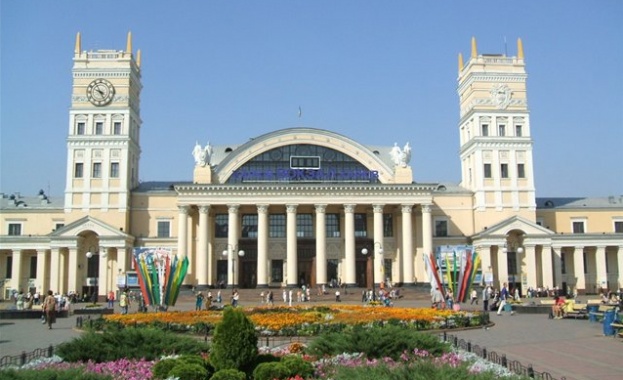 В Харков хиляди хора излизат на митинг в защита на града