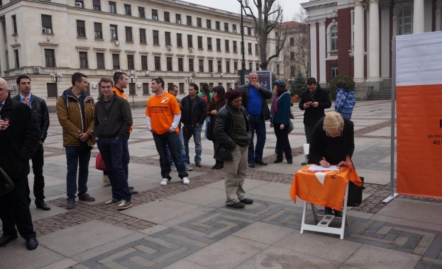 „Република БГ" събра 5000 подписа в подкрепа на референдума само за час