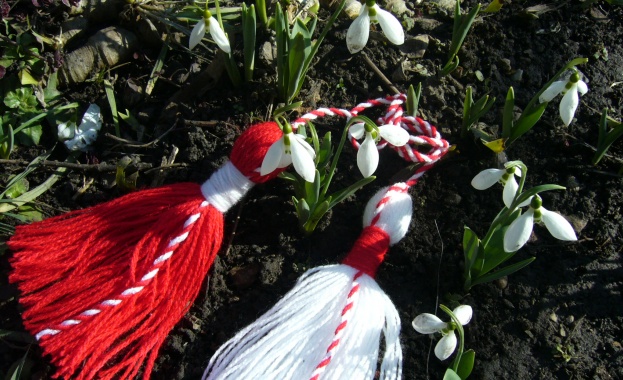 Баба Марта обиколи Велико Търново с файтон 