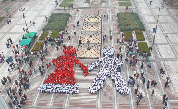 Във Видин направиха жива мартеница