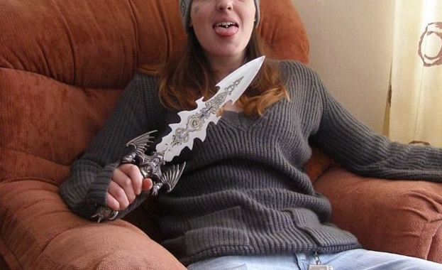 Млада британка закла трима за развлечение 