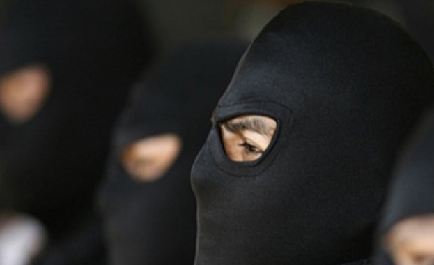 Отвлякоха старица посред бял ден, за да изтегли кредит