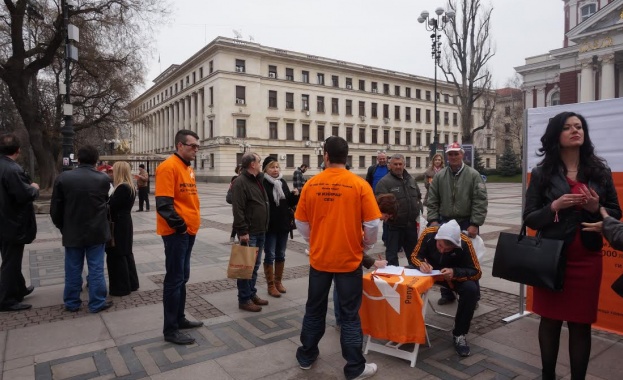 „Република БГ" събра 200 00 подписа за референдума срещу партийните субсидии