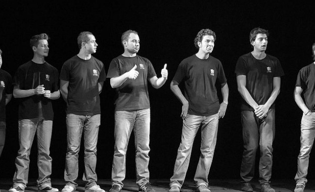 Полицията арестува група актьори