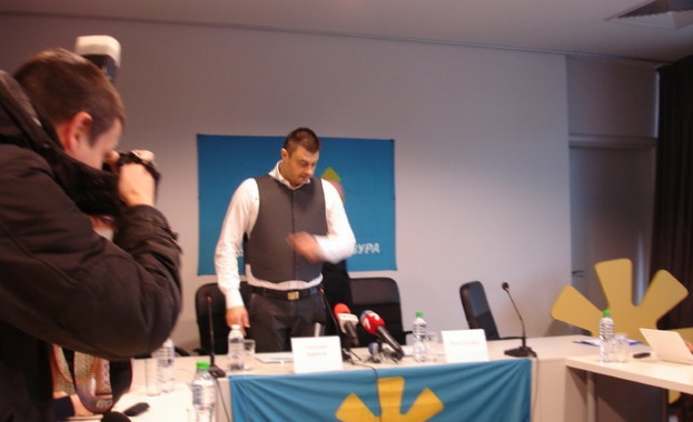 Бареков надяна бронежилетка