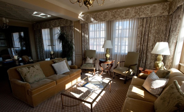 Кой плати нощувките на Цветанов в САЩ?