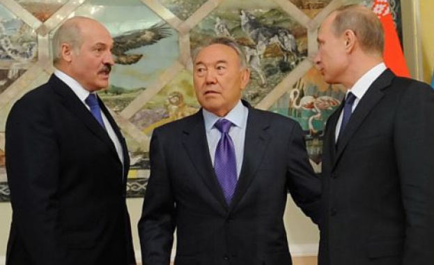 Путин обсъди кризисната ситуация в Украйна с Назарбаев и Лукашенко