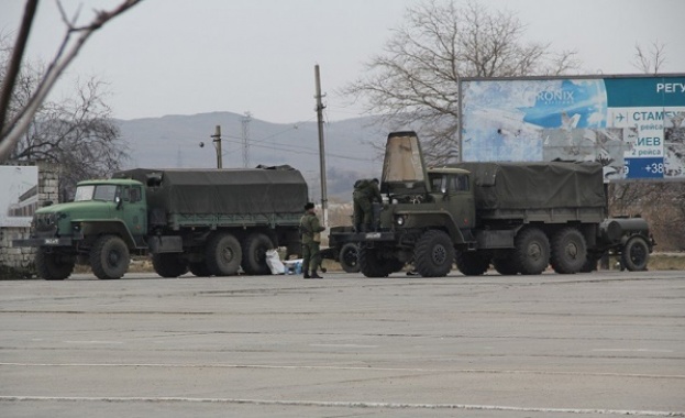 Руски войници на УРАЛ-и напускат Керч /видео/