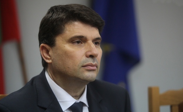 До 2700 лв. взема шефът на агенцията за подслушванията