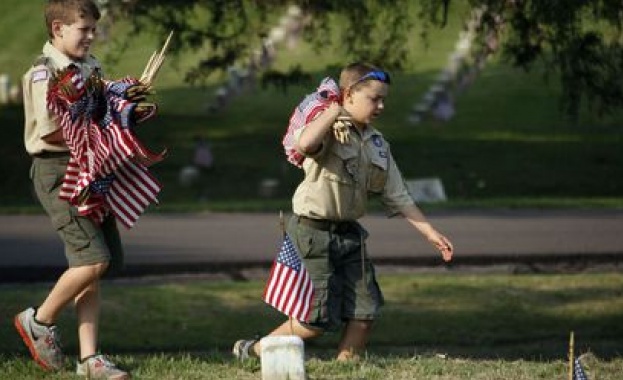„Дисни" спира да финансира бойскаутите заради гейовете