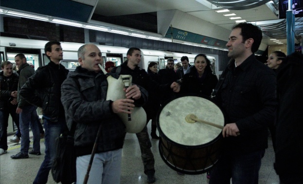 "Мистерията Еньовден“ с атрактивен флашмоб в четири метростанции в София