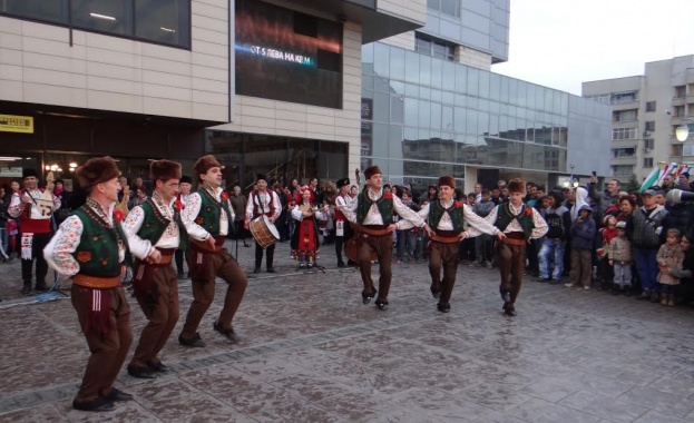 Според изискванията на Регионалната здравна инспекция във всяко населено място