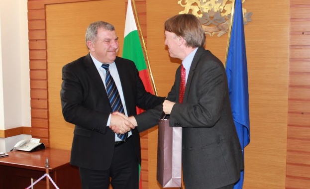 Министър Греков се срещна с посланика на Холандия 