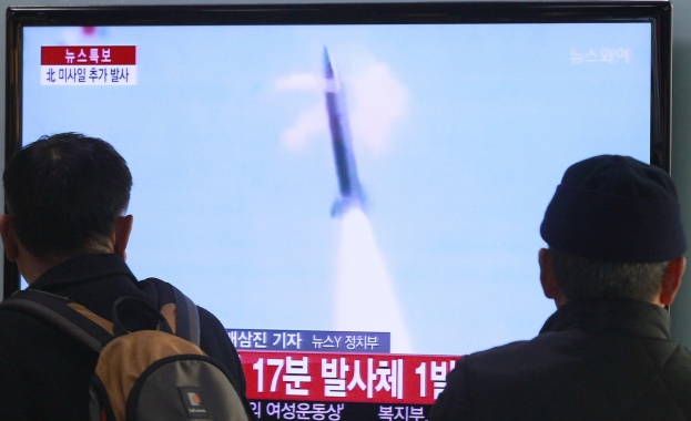 Китайски пътнически самолет и севернокорейска ракета се разминаха за 7 минути