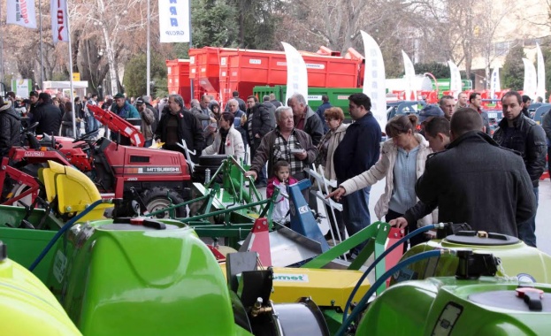 С ръж от Берлинската стена замесват Хляб на мира