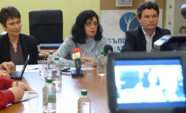 Кунева: Всеки ден правителството да дава отчет колко нови работни места са открити