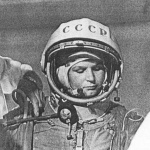 Първата жена-космонавт става на 77 години