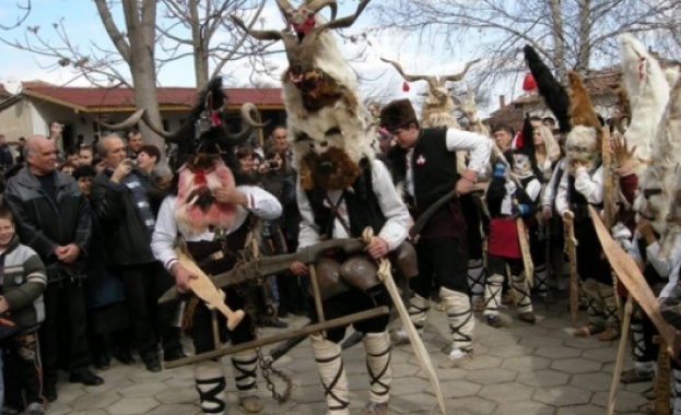 Кукерски фестивал на Великден в Елешница