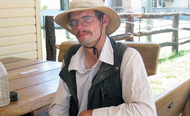 Мухи и бръмбари спасили германски турист в австралийската пустош