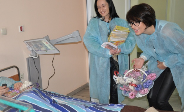 „Сдружение Азбукари" направи дарение на Втора МБАЛ по повод 8 март