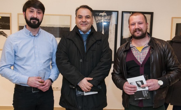 Македонски художници с черно-бели идеи в "Червената точка" в София