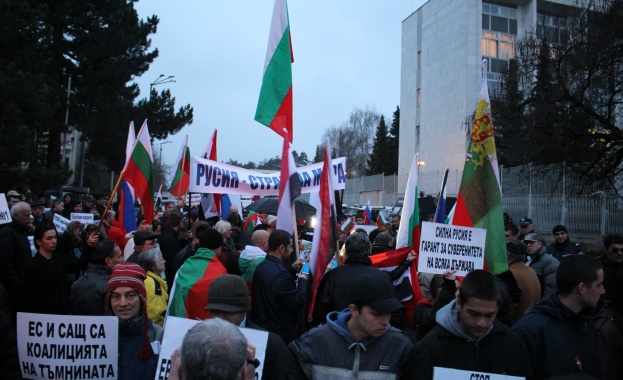 „Русия, не си сама!” скандираха пред Руското посолство