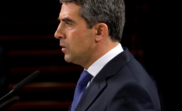 Президентът заминава на официално посещение в Катар 